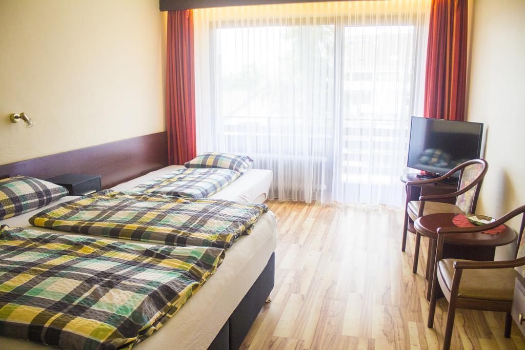 Dreibettzimmer mit Balkon
